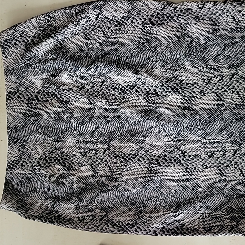Vintage Briggs snake skin-like pencil skirt size 16